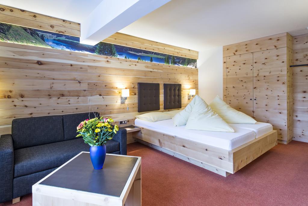 Hotel Palue ปอนเตรสซีนา ภายนอก รูปภาพ