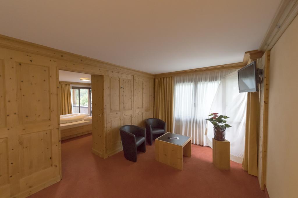 Hotel Palue ปอนเตรสซีนา ภายนอก รูปภาพ