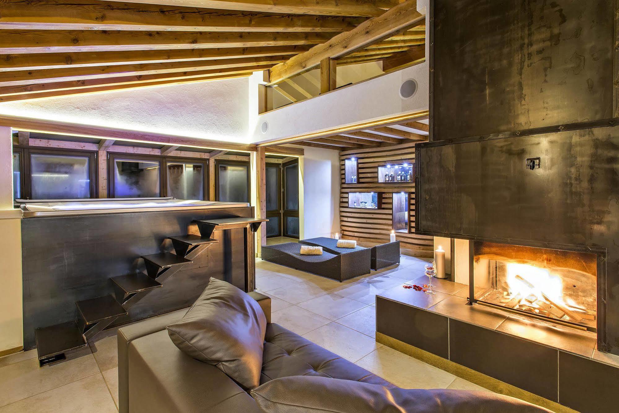 Hotel Palue ปอนเตรสซีนา ภายนอก รูปภาพ